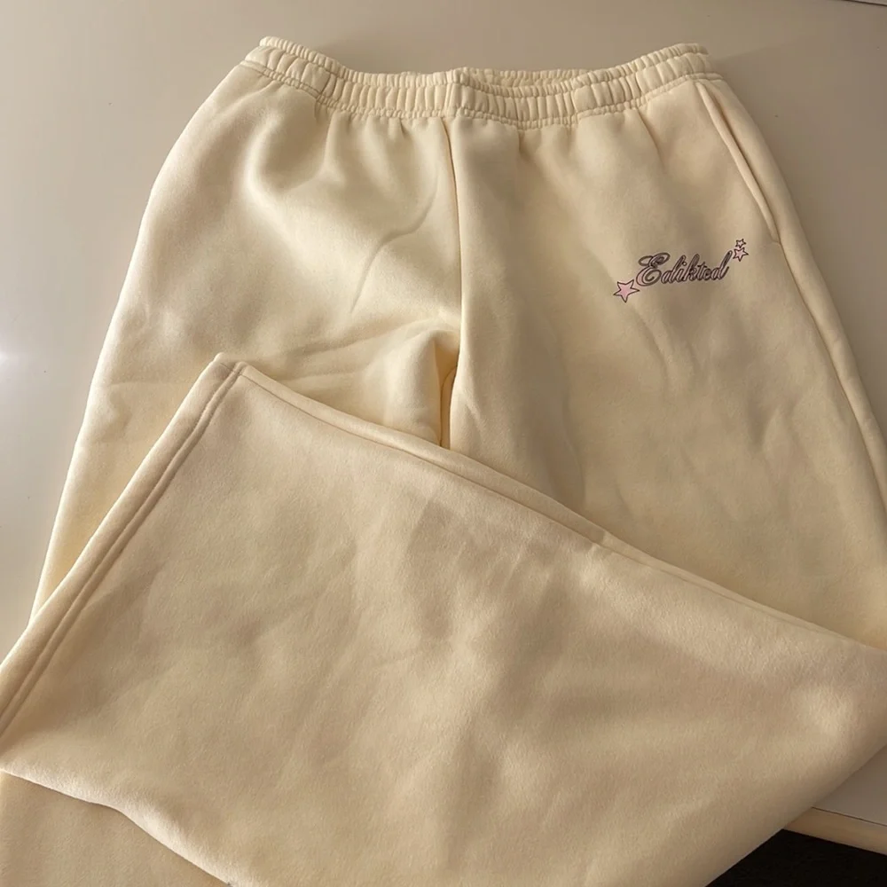 Edikted Butter Yellow Sweatpants - Picture 2 of 6